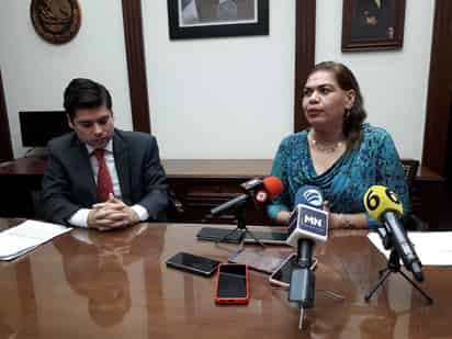 La contralora municipal se quejó por retraso en participaciones federales y reconoció que con el pago de impuestos pagan nómina.