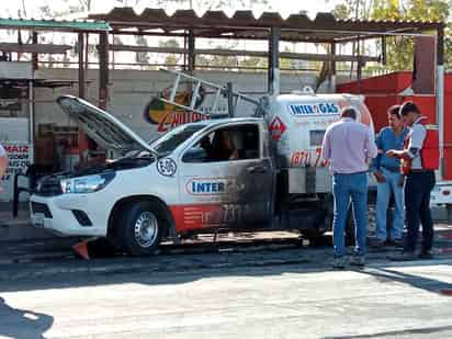 El fuego abarcó una parte del local provocando que incluso la pipa se indenciara.