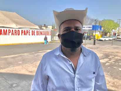 Alejandro Sifuentes Olguín, hijo del mesero, señaló que su padre fue trasladado de urgencia al hospital general en San Buenaventura.