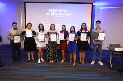 Se invitó a los jóvenes a dar todo su esfuerzo durante su preparación profesional y crear proyectos de valor en beneficio de la región. (EL SIGLO DE TORREÓN)