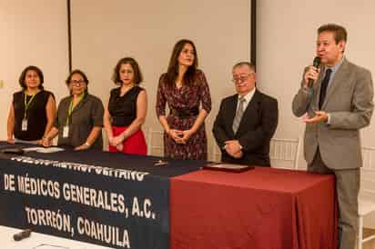 Dra. Hilda E. Zabaleta Alcántara Directora adjunta del SISTEMED, Dra. Hilda E. Alcántra Valencia Directora General del Sistema de Eduación Continua para el Médico General y Familiar. Lic. Lucía León miembro del consejo directivo de OCV Torreón, Lic. Sugey Alvarado Flores Directora de oficina de OCV Torreón, Dr. Armando de Pablos Gómez Presindente del Colegio Metropolitano de Médicos Generales AC. y Dr. Jorge Mario Galván Zermeño.