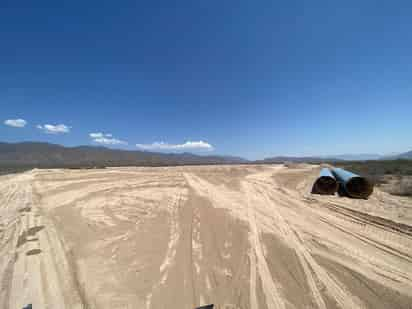 Hasta las autoridades estatales y municipales han tenido que acudir a la zona de los trabajos para saber más sobre la labor que se realiza en el lugar. (EL SIGLO DE TORREÓN)