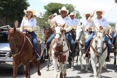 Manolo Jiménez asistió a los festejos del 291 aniversario de la fundación de Viesca.