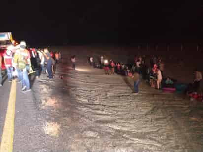 Se informó que el chófer del camión conducía a exceso de velocidad al momento de lo ocurrido. (EL SIGLO DE TORREÓN)