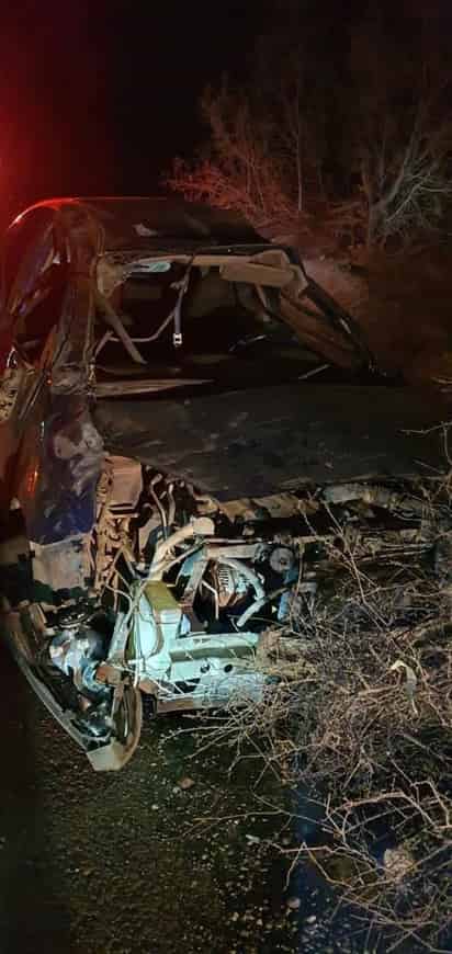 Se desplazaban a exceso de velocidad de oriente a poniente, por lo que el conductor perdió el control del volante. (EL SIGLO DE TORREÓN)