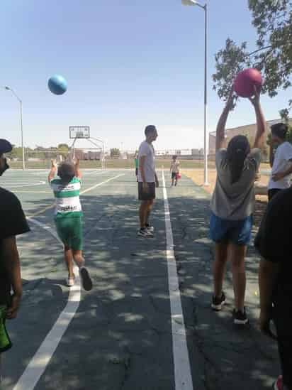 Este año, el curso organizado por la Dirección del Deporte tuvo una alta demanda por parte de las familias gomezpalatinas. (EL SIGLO DE TORREÓN)