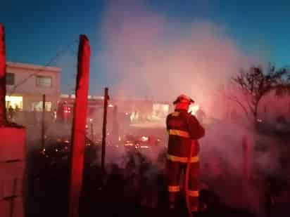 Tras el fuerte incendio no se reportaron personas lesionadas o intoxicadas, únicamente daños materiales de consideración.