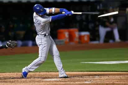 Azulejos de Toronto adquieren al versátil bateador Whit Merrifield
