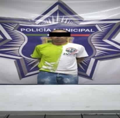 El hombre fue detenido por la Policía Municipal.