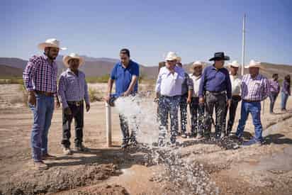 Las familias fueron beneficiadas con el suministro e instalación de casi un kilómetro de línea de conducción de 3' de diámetro. (ESPECIAL)
