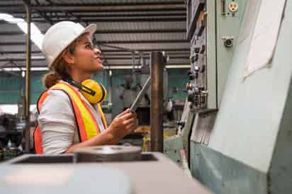 Salud mental y jornadas flexibles son estrategias para atraer talento femenino y romper la brecha de género, releva estudio.