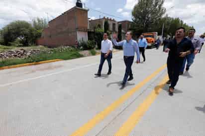 Aispuro Torres entregó en la comunidad de El Ancón la reconstrucción del acceso principal a esta localidad. (EL SIGLOD DE TORREÓN)