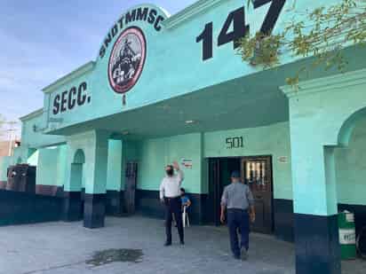 Reportan ataques furtivos a camiones de obreros del personal de AHMSA en Monclova