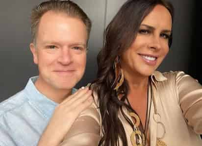 ¿La actriz transexual Karla Gascón está saliendo con Arturo López Gavito?