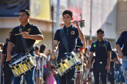 Autorizan autoridades el regreso de los desfiles por el 16 de septiembre en el estado de Coahuila.