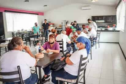 En la convivencia participaron 15 adultos mayores.