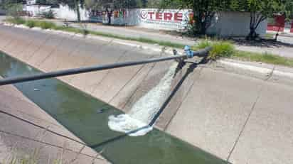 Son entre 10 a 12 colonias las afectadas al encontrarse a escasos metros del canal, en donde se siguen vertiendo aguas residuales.