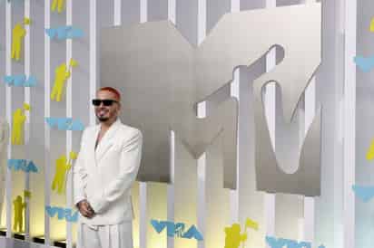 Tunden en redes a JBalvin por su presentación en los VMAs 2022