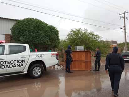Diversas viviendas sufrieron fuertes inundaciones provocando que algunos desalojaran. (EL SIGLO DE TORREÓN)
