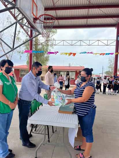 Los kits contienen desinfectantes y se entregaran más de ocho mil. (EL SIGLO DE TORREÓN)