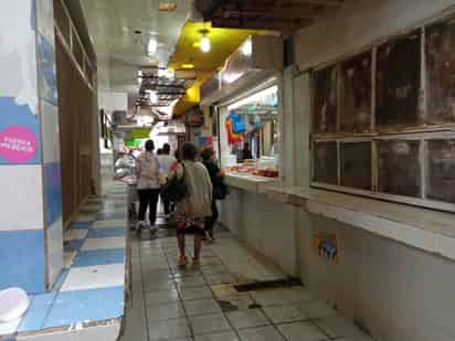 Al mediodía las personas acudieron a realizar sus compras. (EL SIGLO DE TORREÓN)