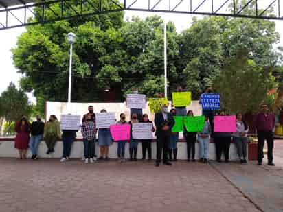 Los docentes del Cetis No. 88 de la colonia El Dorado de Gómez Palacio iniciaron ayer el paro. El Cbtis No. 4 se ubica sobre el bulevar Miguel Alemán en ciudad Lerdo y también suspendió actividades ayer jueves.