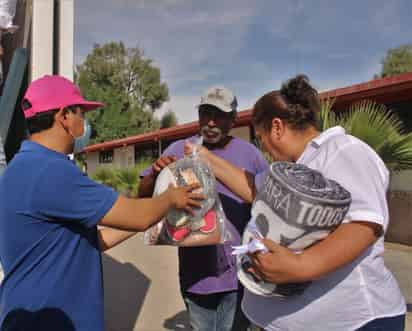 El DIF Estatal hizo entrega de apoyos a las familias afectadas de comunidades de Mapimí. (EL SIGLO DE TORREÓN)