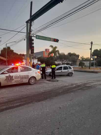 Ambos automovilistas aseguraron ir con la preferencia cuando ocurrió el accidente.