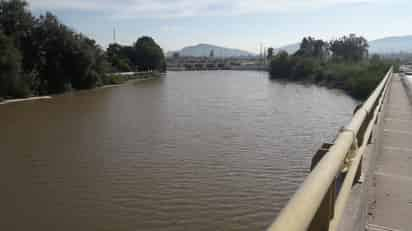 Se encuentra 'estrictamente prohibido' el ingreso de cualquier persona al cauce del río. (Foto: FERNANDO COMPEÁN / EL SIGLO DE TORREÓN)