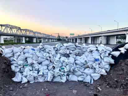 Piden a la población evitar la zona de paso de agua en el río Nazas, esto al margen de que se trate de una cantidad baja y que la corriente sea menor en comparación con otras avenidas. (EL SIGLO DE TORREÓN)