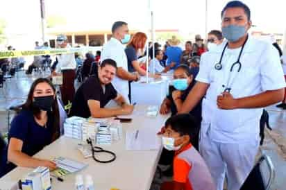 La brigada multidisciplinaria se realizó en el ejido Luchana. (EL SIGLO DE TORREÓN)