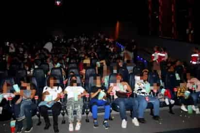 Las y los asistentes pasaron una mañana alegre, pues el DIF de San Pedro organizó una función de cine. (EL SIGLO DE TORREÓN)