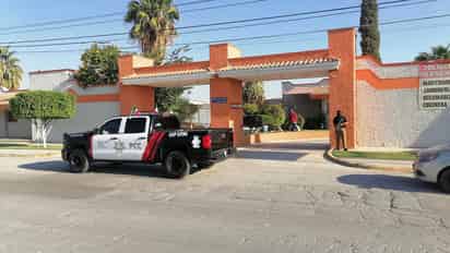 Mujer es localizada sin vida en el cuarto de un motel de Torreón.