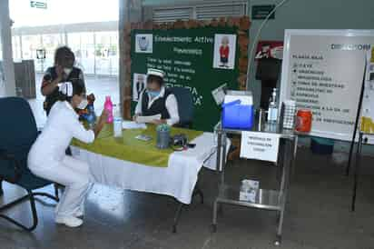 Atenderán a personas mayores de 18 años rezagadas de primera dosis o que requieran el refuerzo. (EL SIGLO DE TORREÓN)