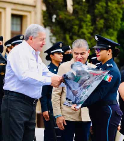 Chema Fraustro señaló que con esta entrega se mejora el equipamiento de los cuerpos de seguridad de Saltillo.