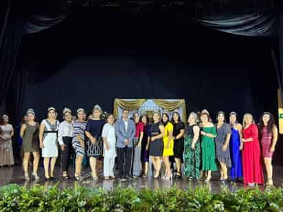 Muchas de las que en su momento fueron elegidas reinas de las fiestas de la ciudad, se reunieron en el Auditorio Municipal. (EL SIGLO DE TORREÓN)