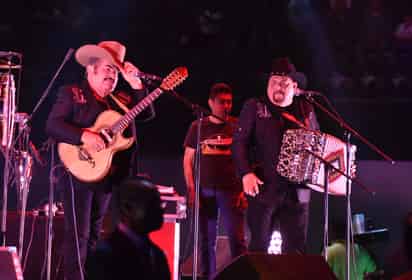Eliseo Robles podría hacer un dueto con Pepe Aguilar