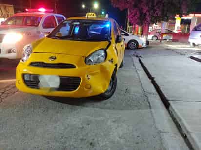 El conductor impactó en la parte frontal izquierda contra el medidor de gas y la jardinera.