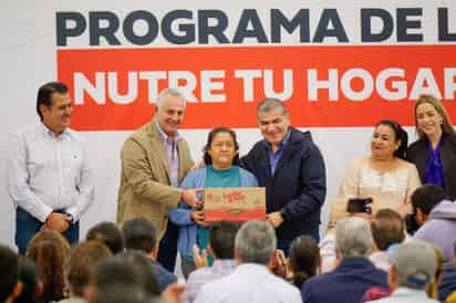 Inició ayer el programa alimentario de leche 'Nutre tu hogar' en la colonia Mayrán de Torreón.