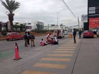 Los tripulantes de la motocicleta fueron atendidos y trasladados a un hospital de la región.