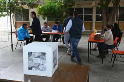 Ayer hubo gran afluencia de votantes en el proceso para renovar la dirigencia de la sección 44. (EL SIGLO DE TORREÓN)