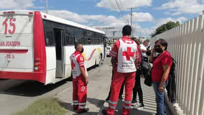 Pasajeros de camión de la ruta San Joaquín resultan lesionados luego de que el operador perdiera el control de la unidad.