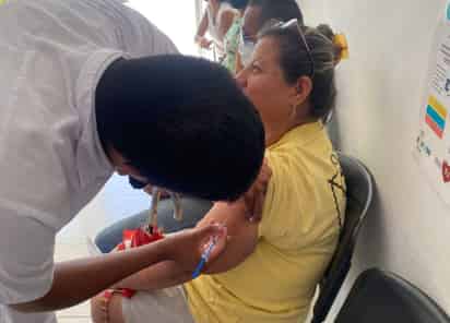 Los módulos de vacunación se instalan en lugares estratégicos en la ciudad y en comunidades rurales. (EL SIGLO DE TORREÓN)