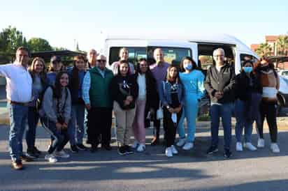 Los alumnos que viajaron a España fueron despedidos por el secretario de Educación de Coahuila. (CORTESÍA)