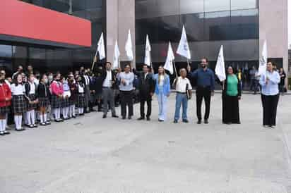 Entre las primeras instituciones beneficiadas se encuentran los alumnos de la Escuela Libertad. (CORTESÍA)