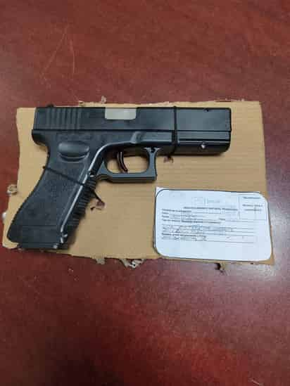 Con una pistola que resultó ser de juguete, un hombre amenazó a su hermano de muerte, fue detenido por agentes de la DSPM.