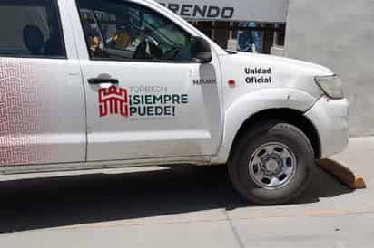 El Municipio de Torreón detuvo trabajos de una empresa cablera y aseguró a trabajadores por destruir el pavimento.