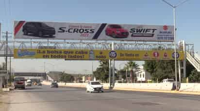 Más de la mitad de los puentes peatonales presentan deficiencias en términos de la normativa. (VERÓNICA RIVERA / EL SIGLO DE TORREÓN)