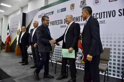 El gobernador de Coahuila Miguel Riquelme fue quien tomó la protesta a José Manuel Riveroll Duarte como secretario general. (ÉRICK SOTOMAYOR)