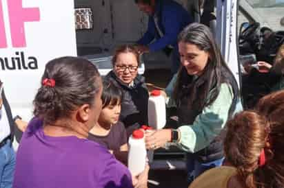 Se acude a los ejidos para ofrecer leche a bajo costo, en apoyo a la economía familiar. (EL SIGLO DE TORREÓN)